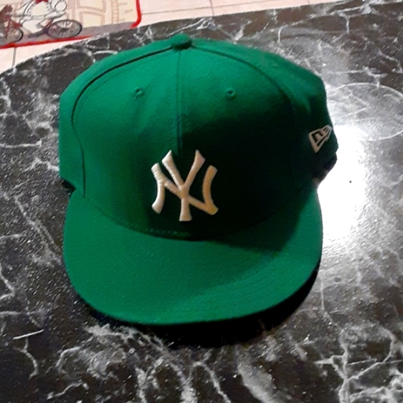 Baseball caps - Picture 2 of 3